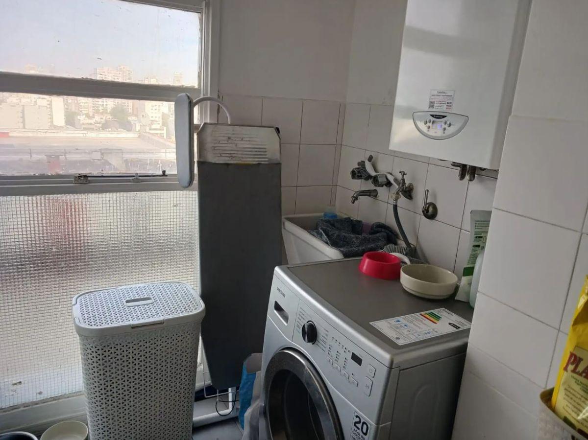 Foto de VENTA DE DTO 2 AMB 54m2 CON BALCON Y COCHERA CUB, PLAZA IRLANDA, imagen 3