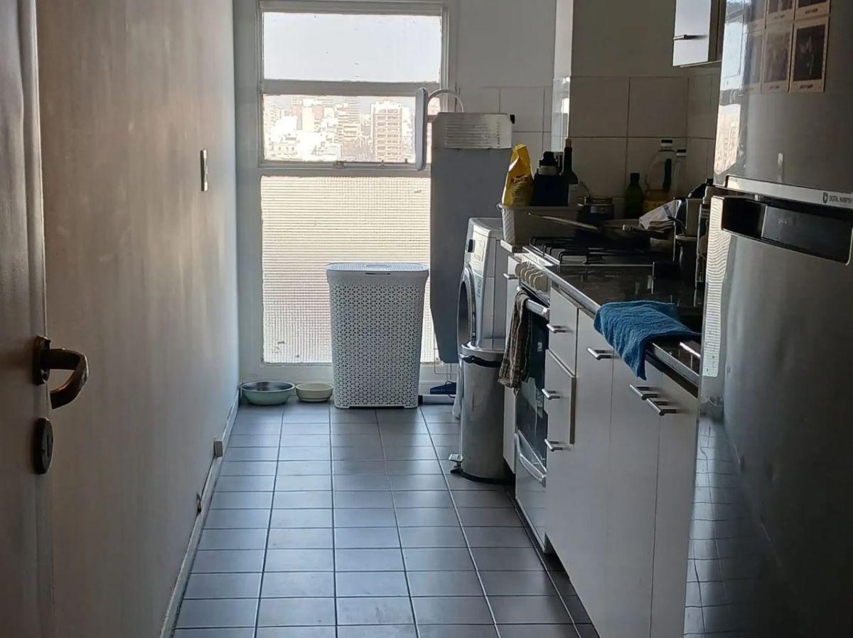 Foto de VENTA DE DTO 2 AMB 54m2 CON BALCON Y COCHERA CUB, PLAZA IRLANDA, imagen 1