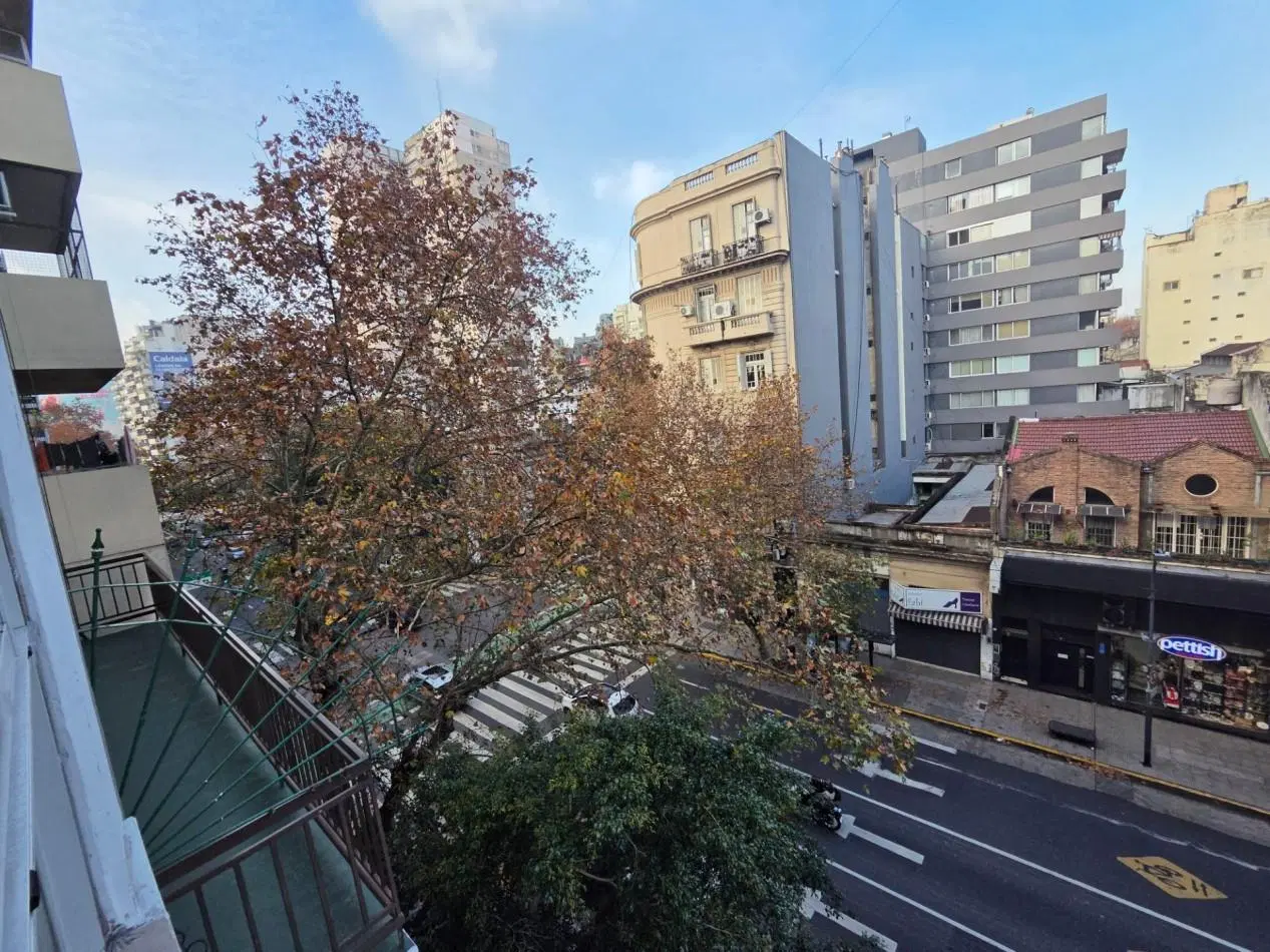 Almagro - Venta semipiso de 3 ambientes a estrenar en piso 8° al frente, con palier privado y balcon 5
