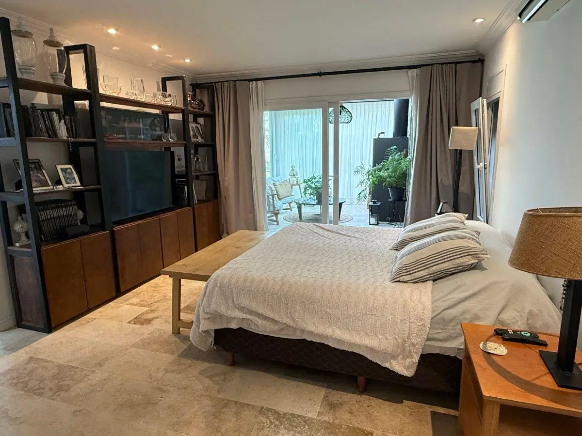 Casa con excelente vista al corredor central, excelente construcción. 8