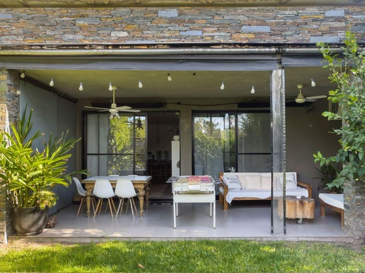 Foto de Impecable departamento con jardin, terraza y parrilla, imagen 2