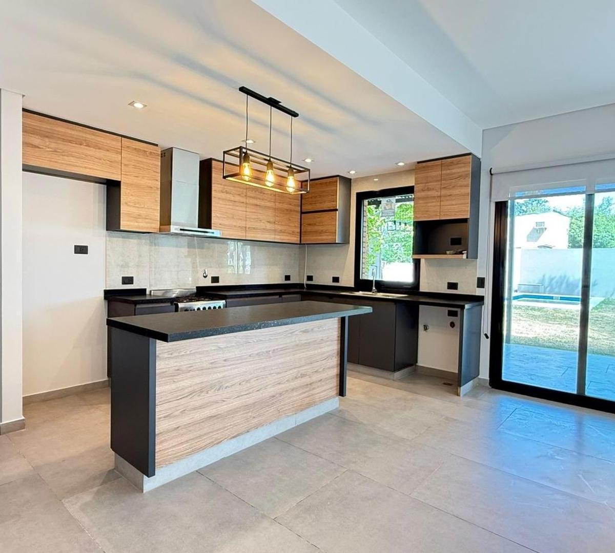 Venta Casa B° con Porton 5