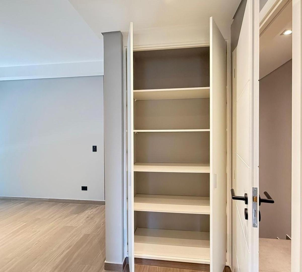 Venta Casa B° con Porton 2