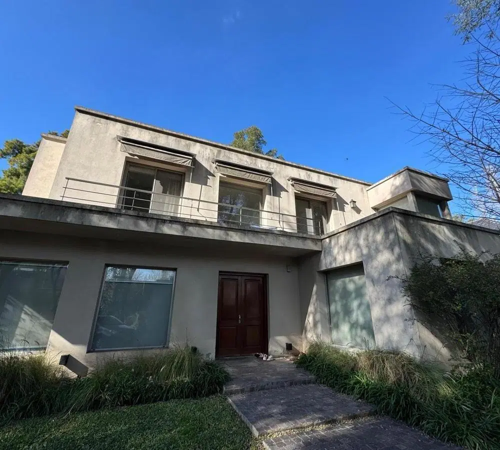 Venta casa en B°Cdo Los Berros I, Bella Vista 2