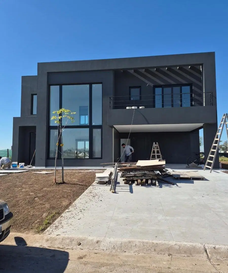 Venta excelente casa a estrenar en B°Cdo Village Plaza 3