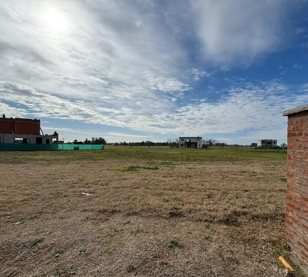 VENTA Lote B° Cdo Village Joven, Bella Vista 2