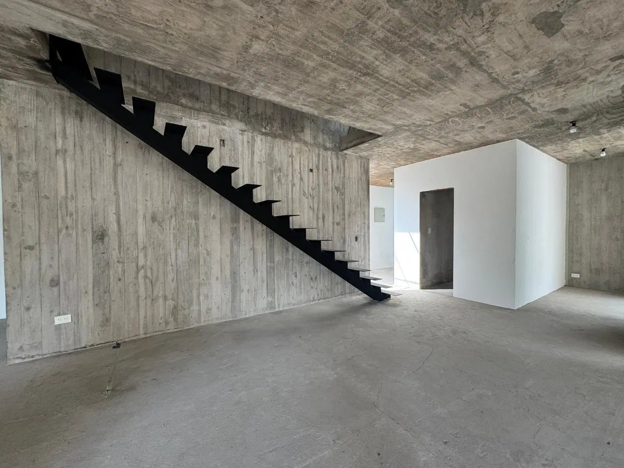 Casa estilo minimalista en B° con porton, Bella Vista 8