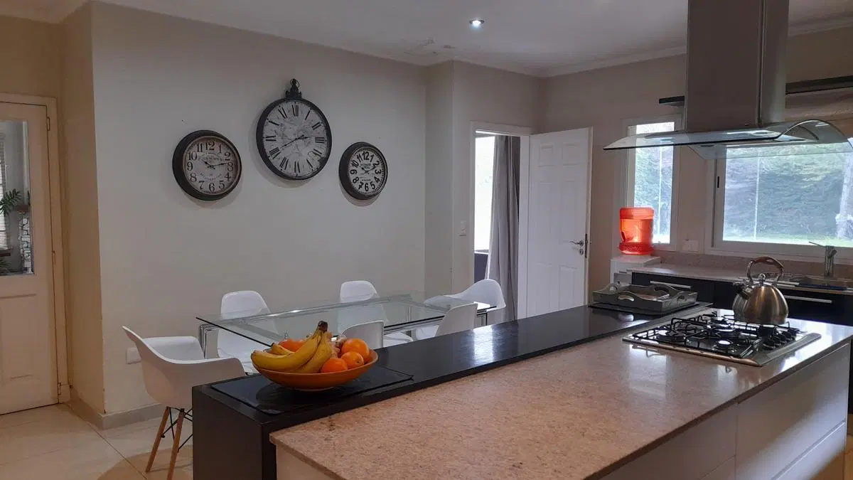 Casa 7 ambientes en B°Cdo Berros I, Bella Vista 5