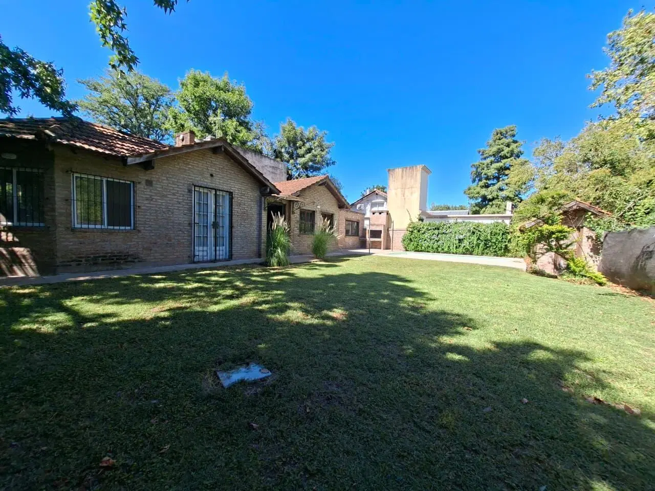 Casa en una planta en EXCELENTE zona en Bella Vista 5