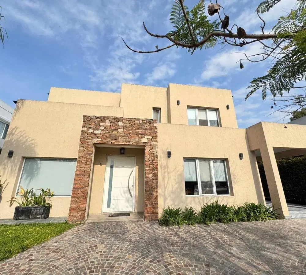 Venta muy linda casa BCdo Las Camelias 2