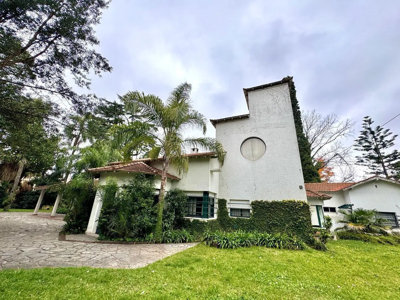 Venta Excelente casa sobre lote de 2506 mts², Bella Vista 2