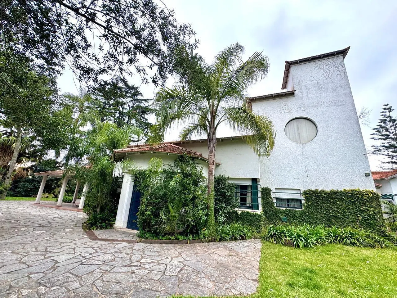 Venta Excelente casa sobre lote de 2506 mts², Bella Vista 4
