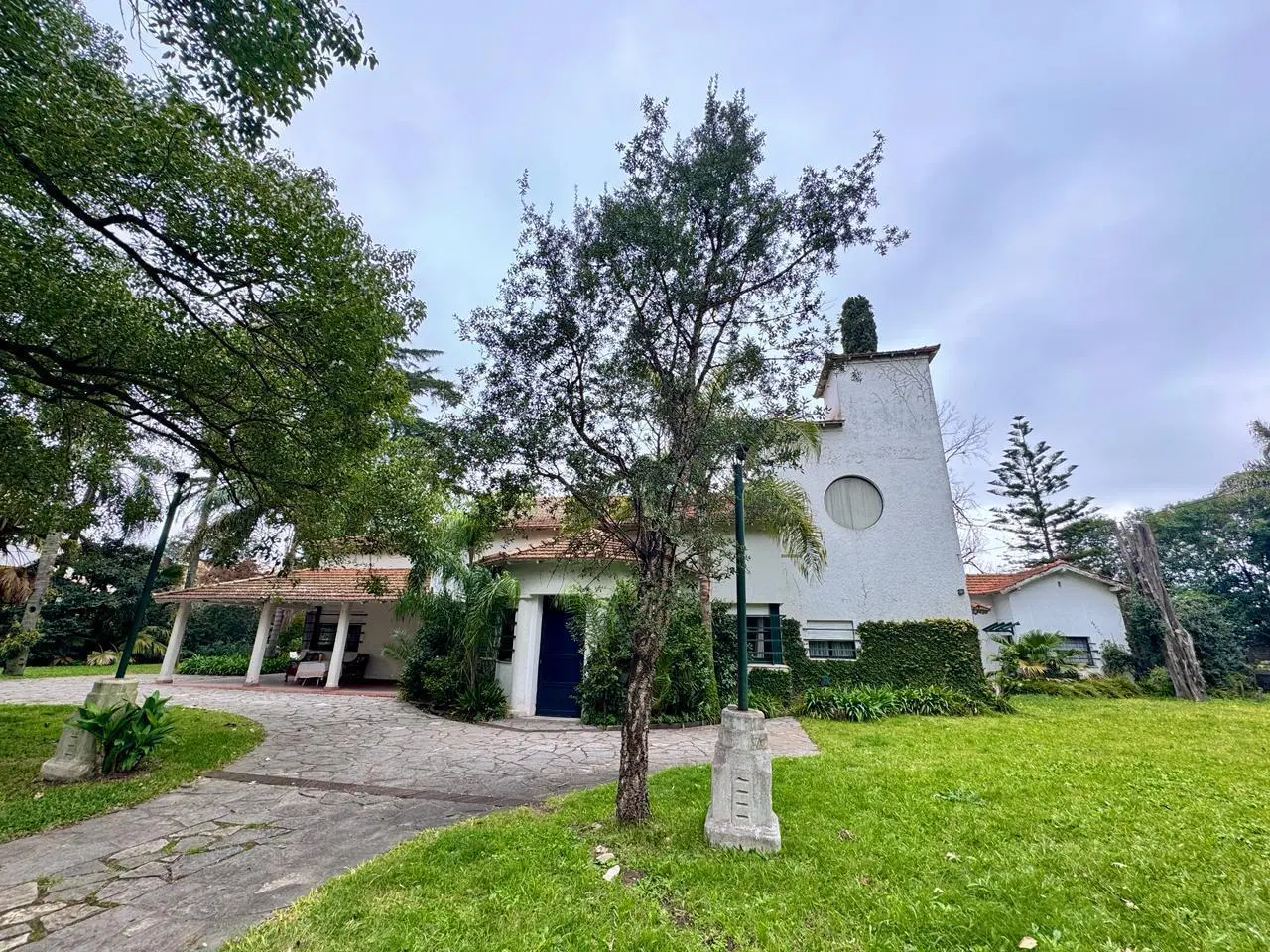 Venta Excelente casa sobre lote de 2506 mts², Bella Vista 3