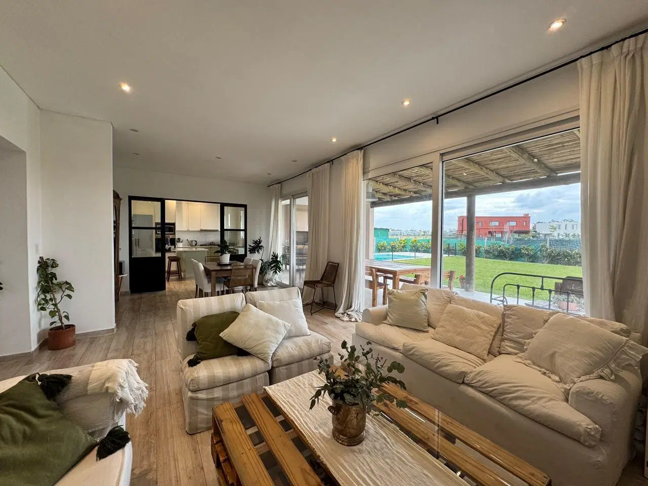 Muy linda casa en B°Cdo Village Joven, Bella Vista 5