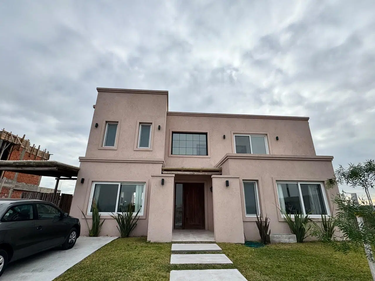 Muy linda casa en B°Cdo Village Joven, Bella Vista 3