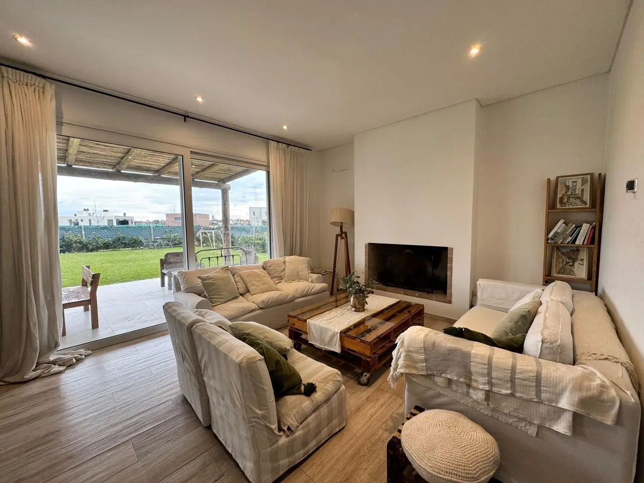 Muy linda casa en B°Cdo Village Joven, Bella Vista 2