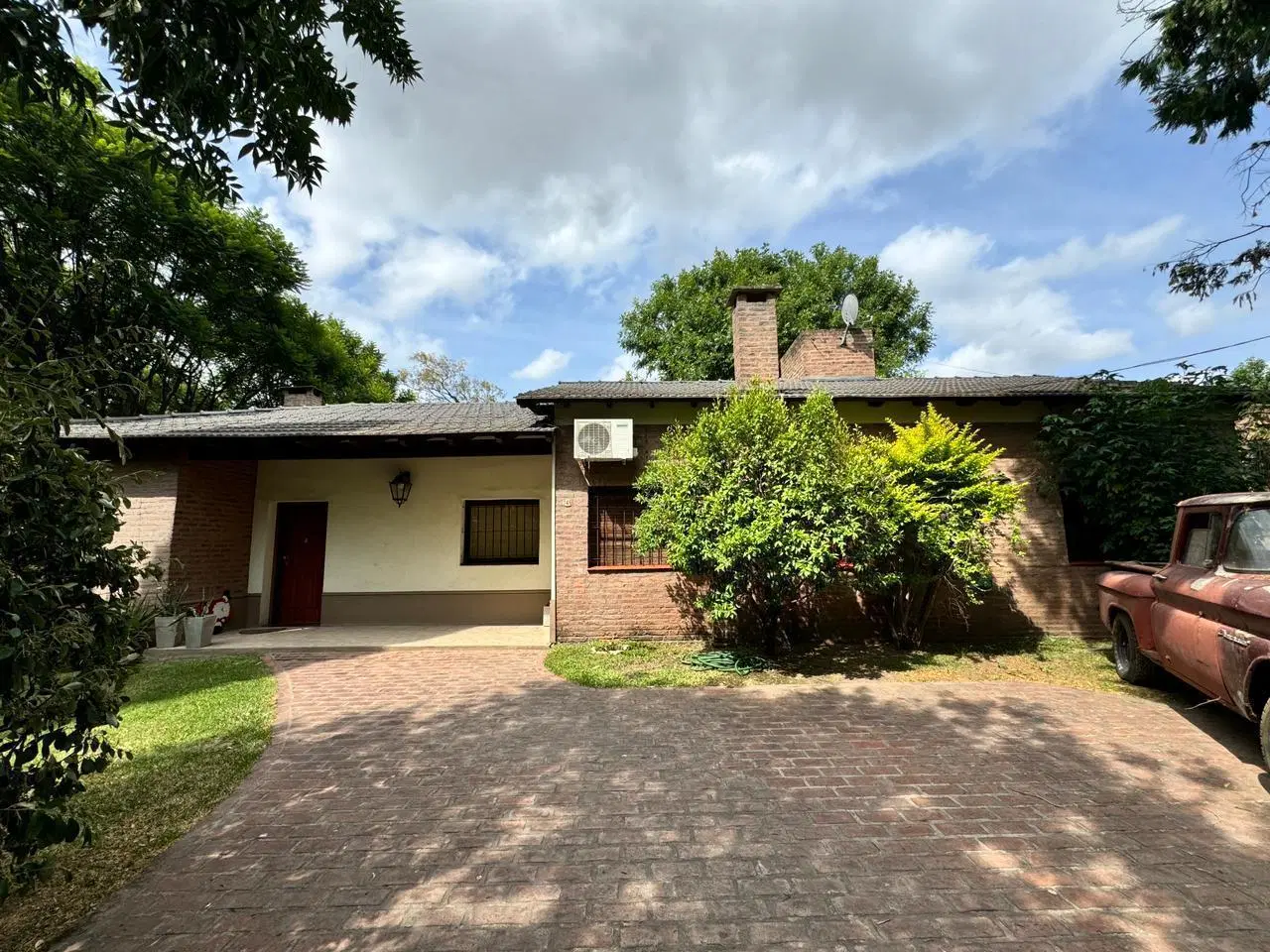 Muy linda casa en Bella Vista 2
