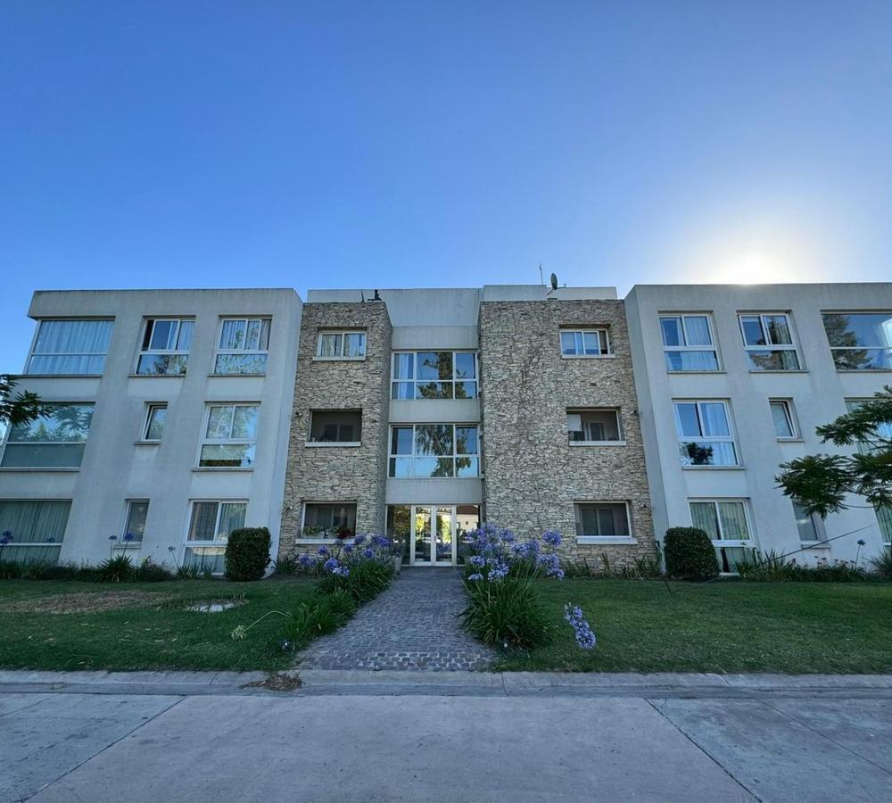 Venta Departamento 2 ambientes PB en Country BsAs Village