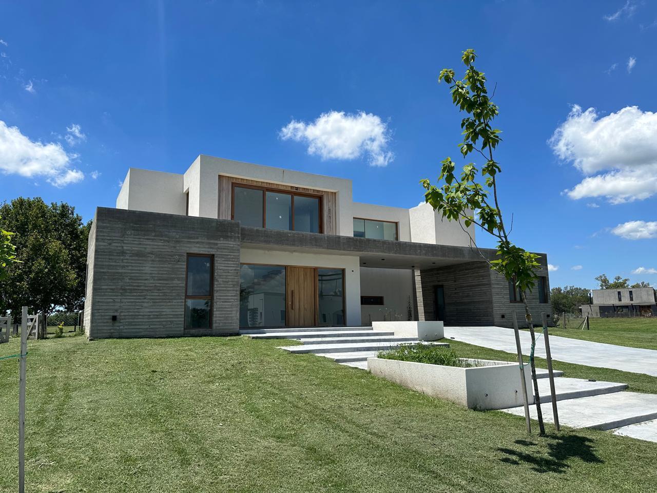 Excelente casa en B°Cdo El Milord, Pilará