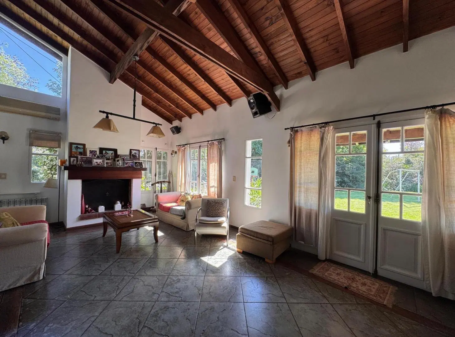 Muy linda casa en B°cdo El Lago, Bella Vista 2