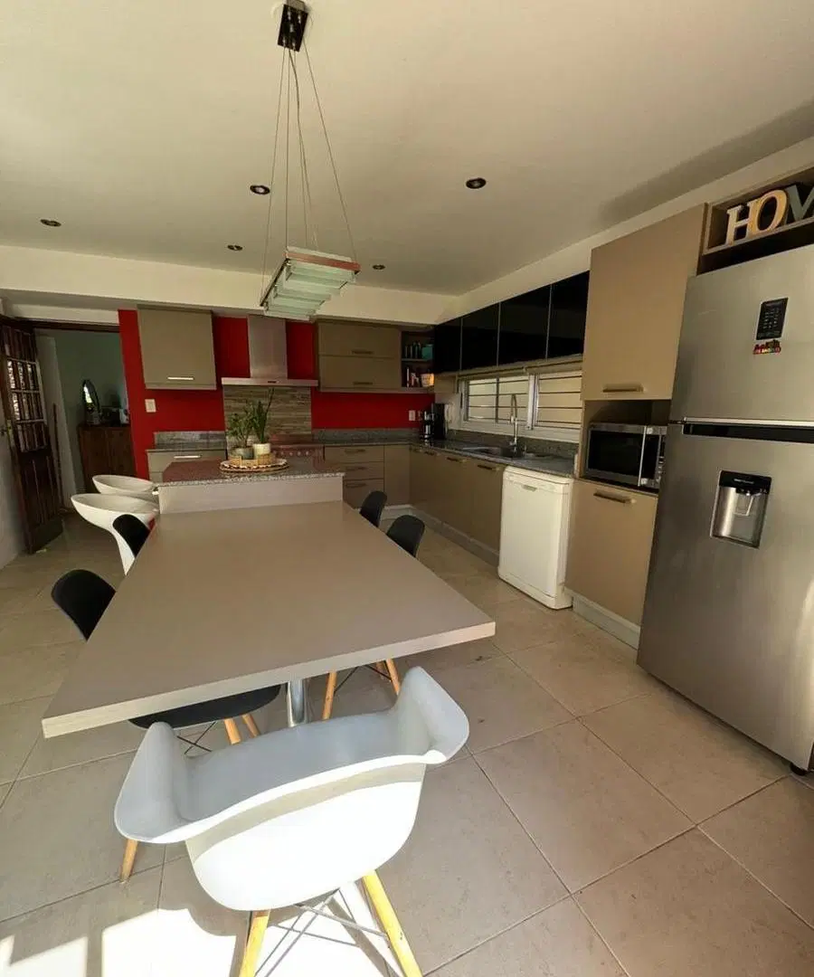 Muy linda casa en Bella Vista 2