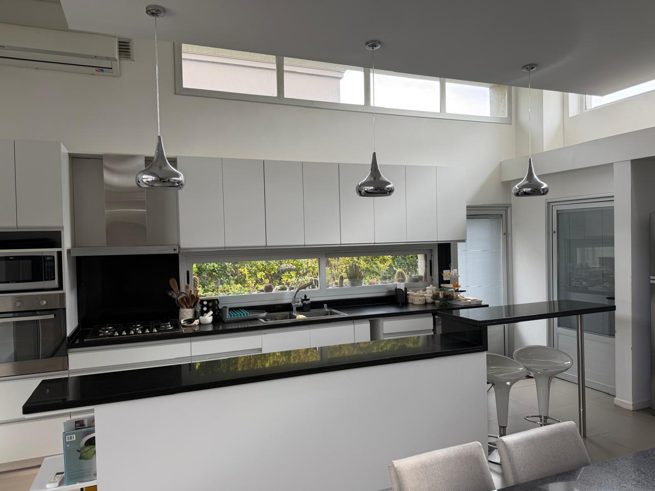Foto de Excelente casa en BCdo Bella Vista Chico, imagen 2