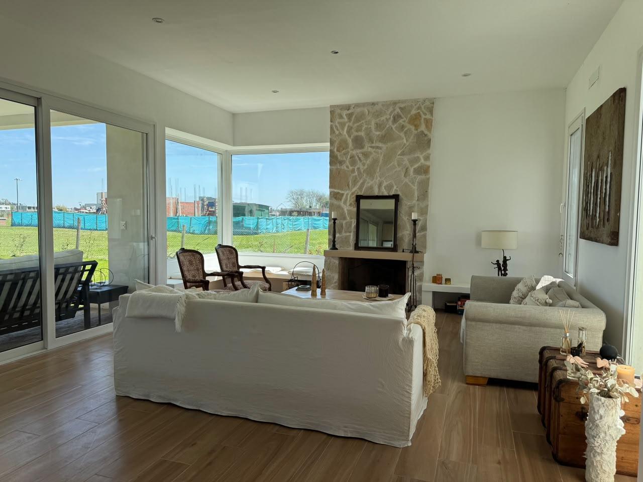 Foto de Muy linda casa en Barrio Cerrado Village Plaza, imagen 2