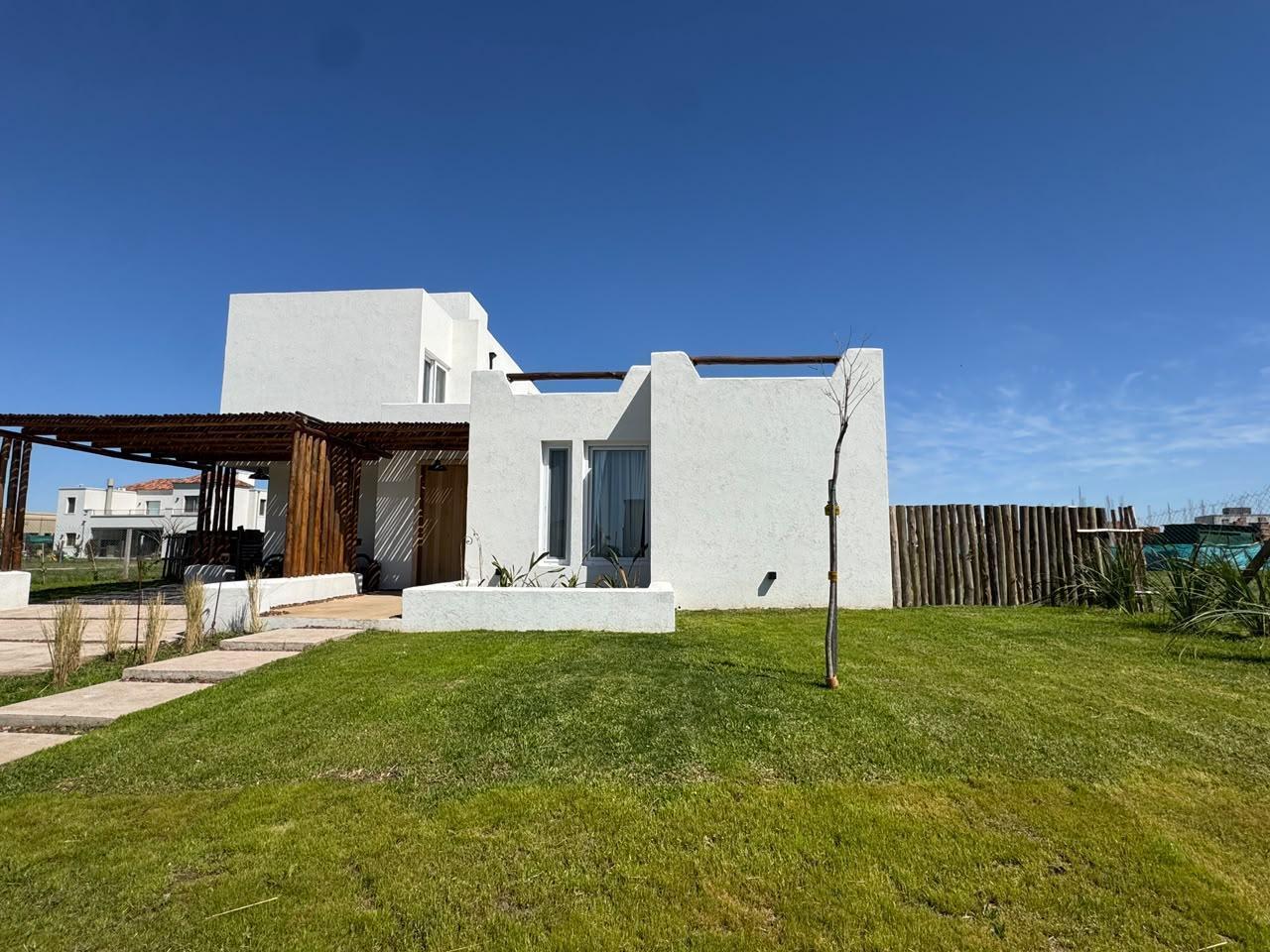 Foto de Muy linda casa en Barrio Cerrado Village Plaza, imagen 1