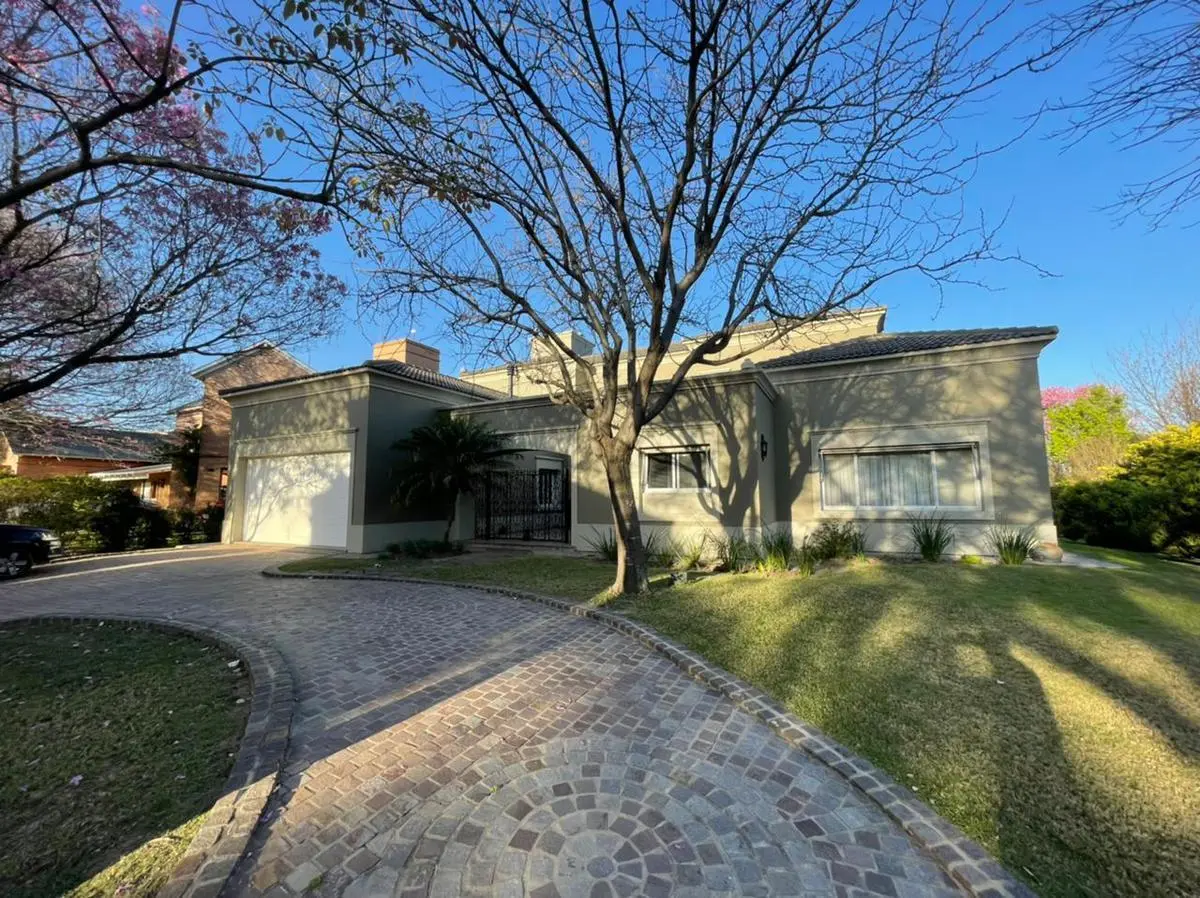 Venta Casa - 6 Dormitorios - B° Country Barrancas del Sur 2