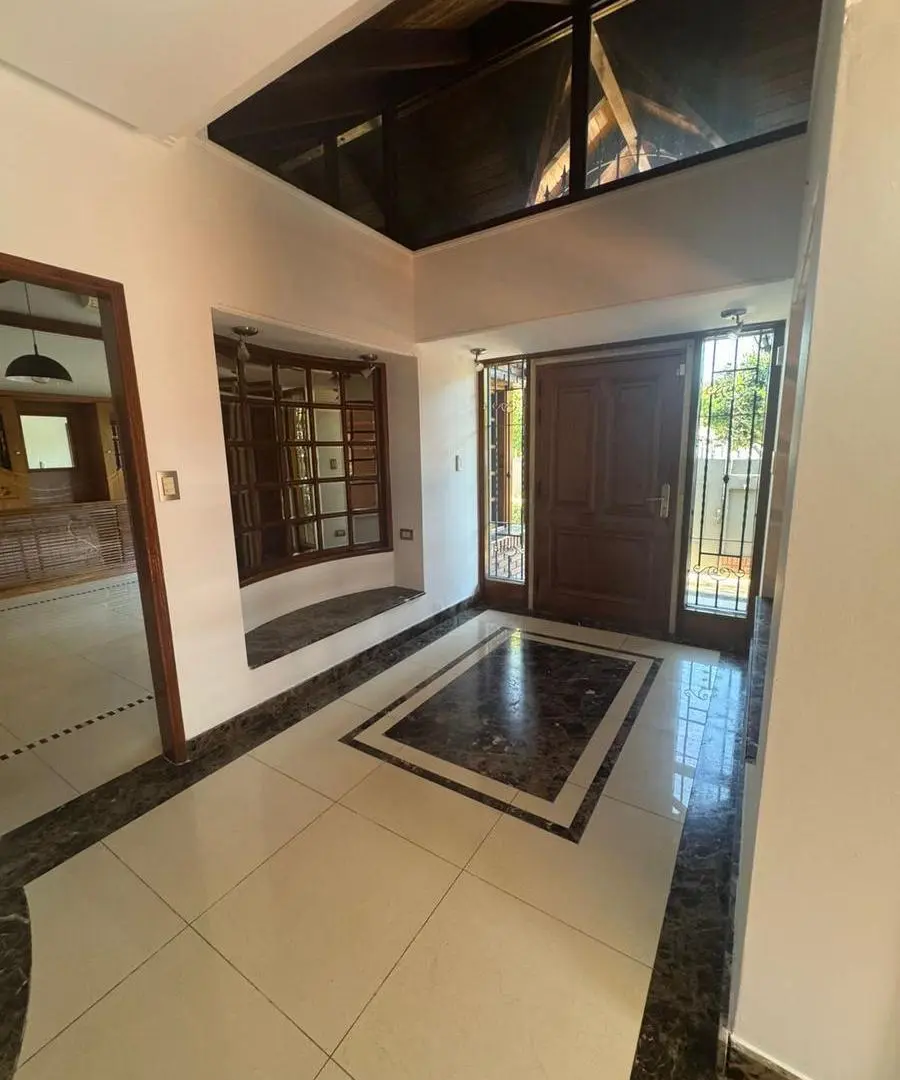 Venta de casa premiun en Cerro de las Rosas 8