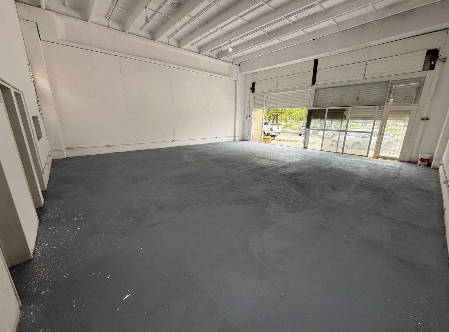 Foto de ALQUILER Local Comercial 120 mts - Complejo La Huertilla - Barrio Jardín, imagen 4