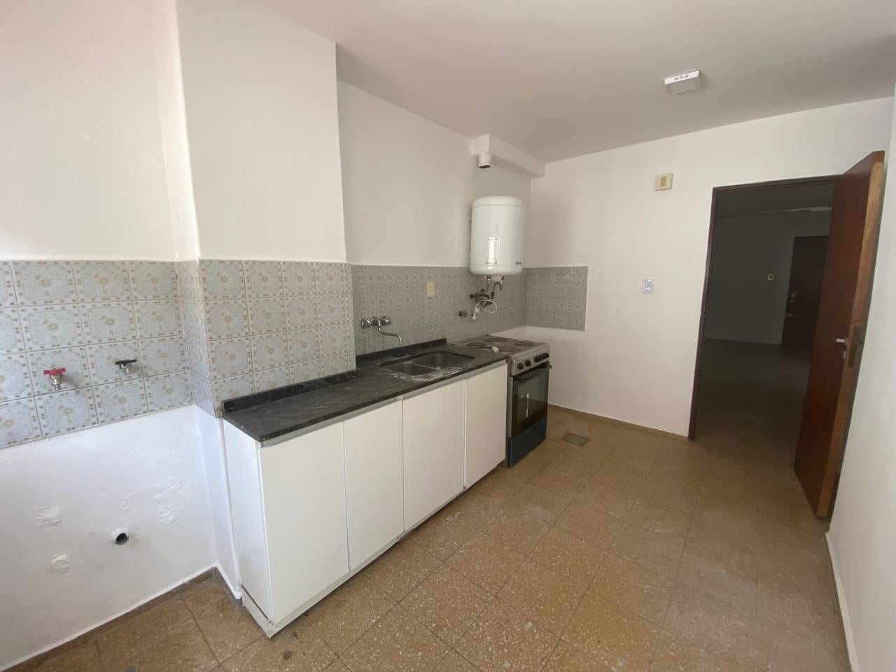 Foto de Alquiler Departamento - 3 Dormitorios C/ Patio - B° Centro, imagen 2