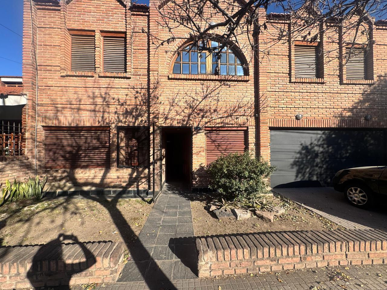 Foto de Venta de casa de 4 dormitorios en pleno Urca a metros del Parque las, imagen 3