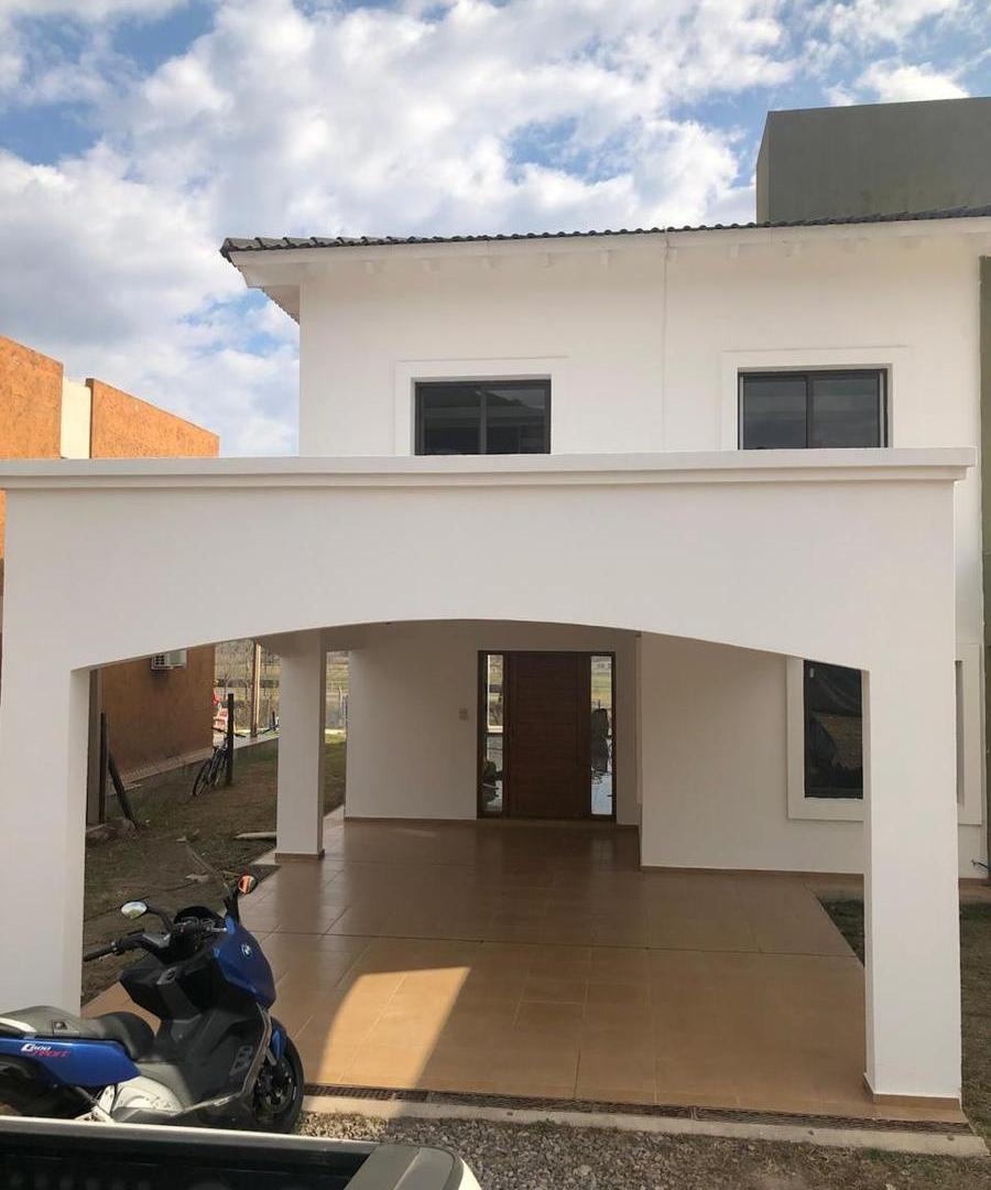 Foto de Alquiler de casa de 4 dormitorios con pileta en el Barrio Privado La, imagen 1