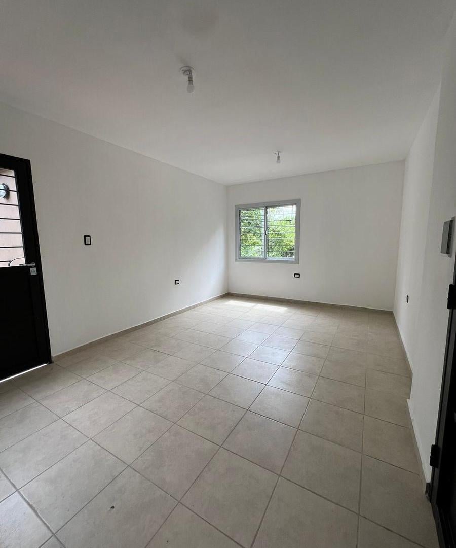 Foto de Venta Casa 3 Dormitorios y 2 Deptos - Ideal Inversor - B° Inaudi, imagen 2