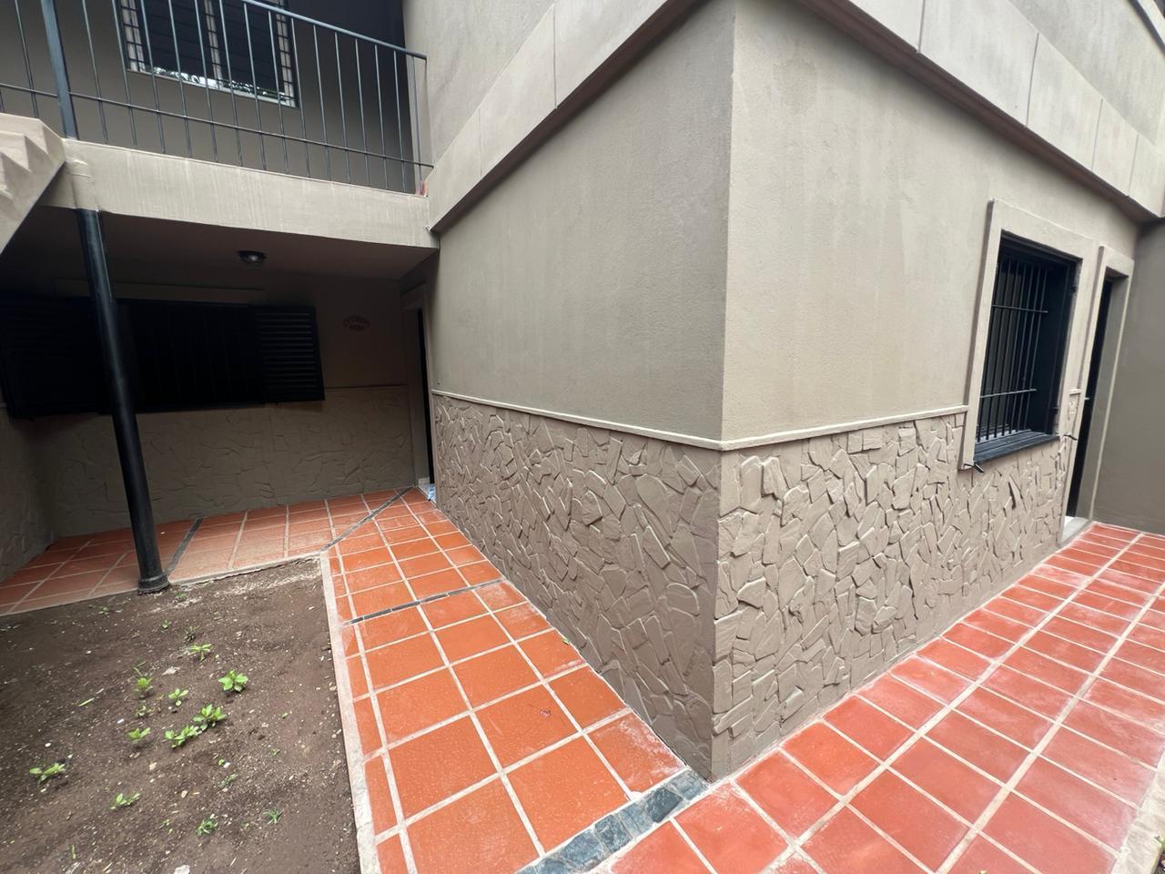 Foto de Venta Casa 3 Dormitorios y 2 Deptos - Ideal Inversor - B° Inaudi, imagen 3