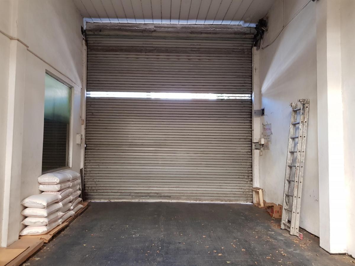Foto de Depósito de 1600 m² . Entrada para camiones. Terreno de 17x50m. USAM, imagen 3
