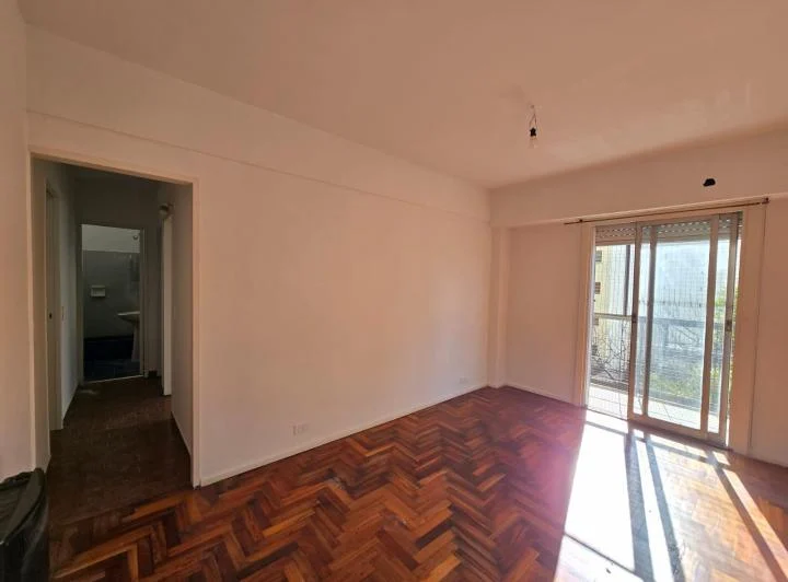 Departamento tres ambientes. Balcón. Frente. Muy luminoso. Villa Urquiza 3