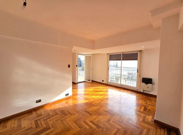 DEPARTAMENTO 2 AMBIENTES. FRENTE. BALCON. PALERMO 4