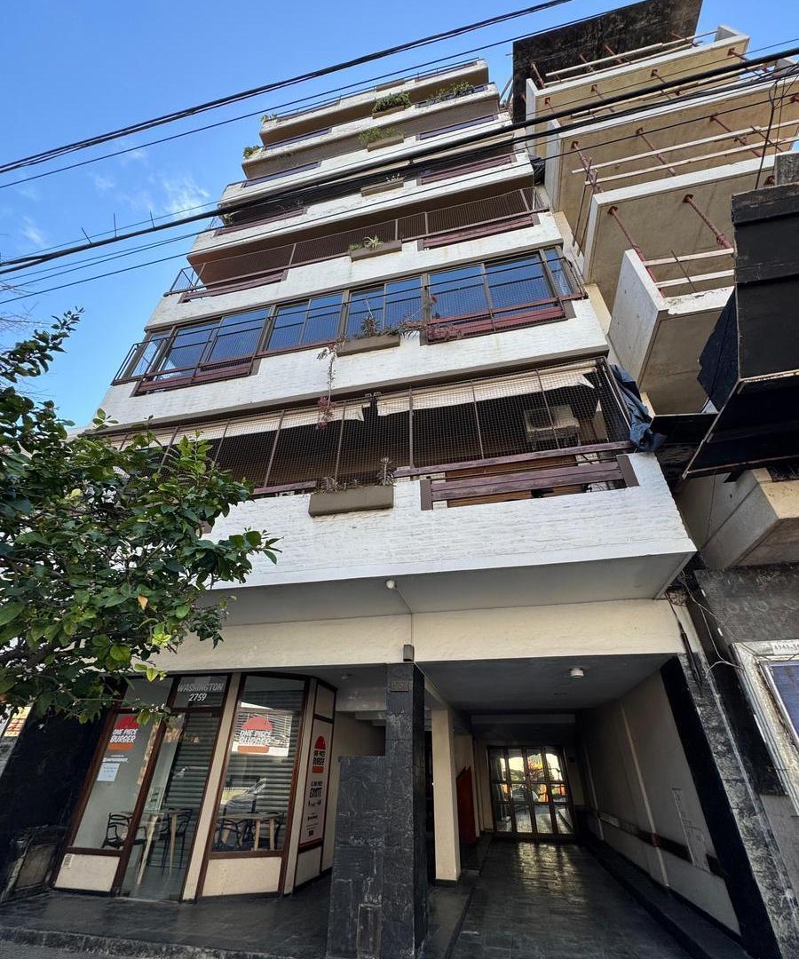 Foto de Departamento 4 ambientes. Balcón. Frente. Cochera. Coghlan, imagen 2