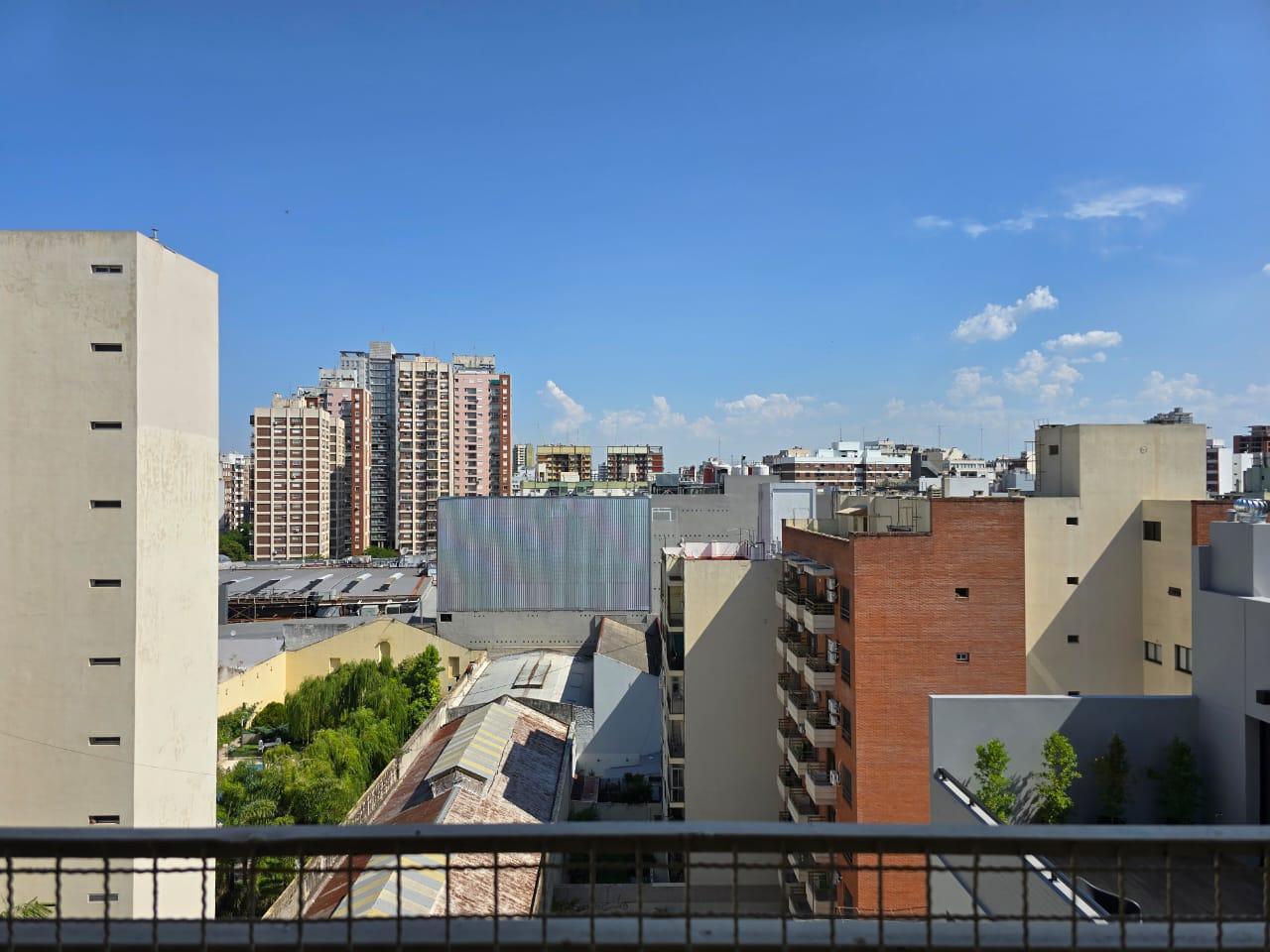 Departamento de 3 ambientes. Balcón. Caballito