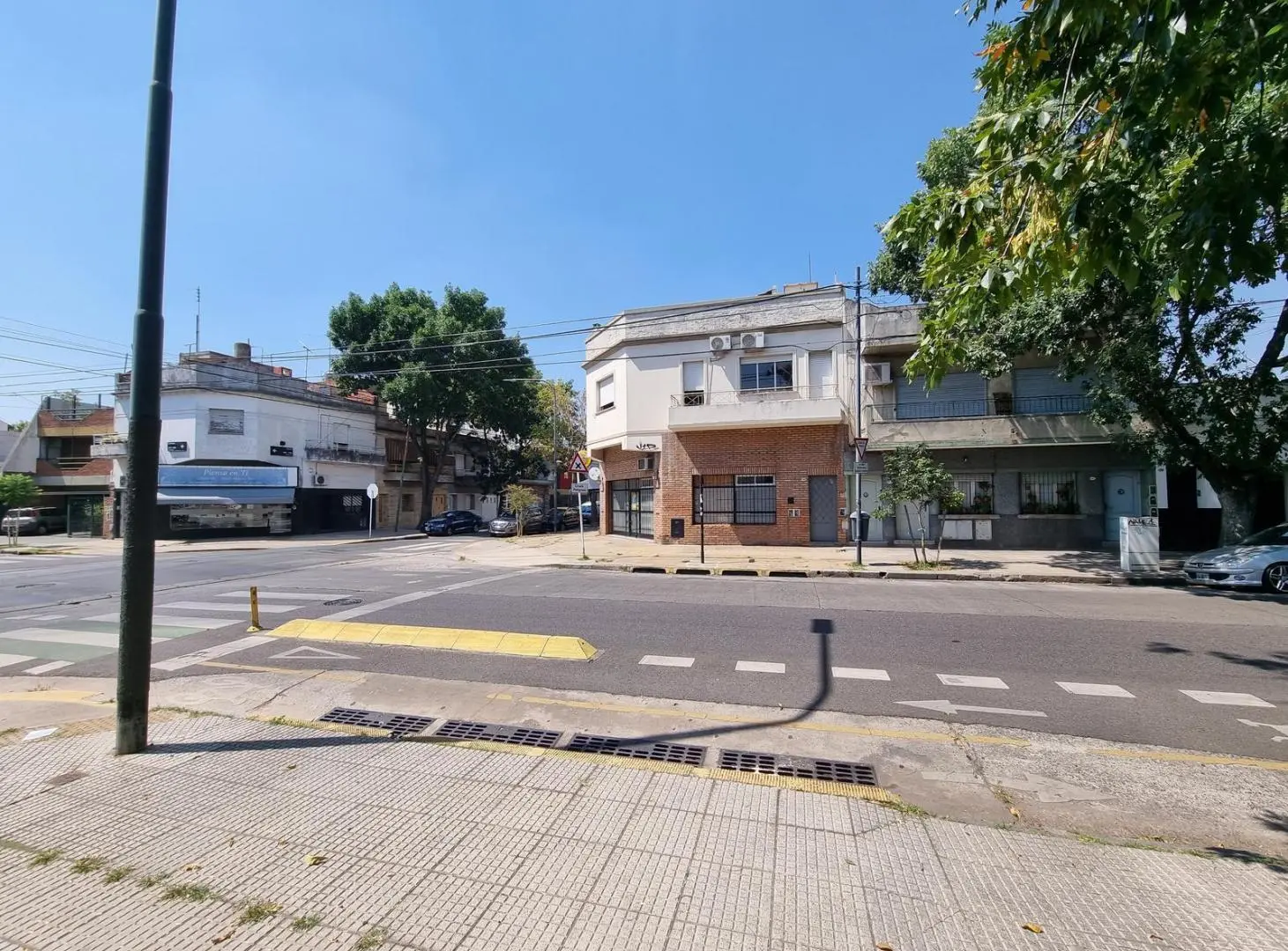 LOCAL COMERCIAL EN ESQUINA DE 33 MTS.  VILLA URQUIZA 2