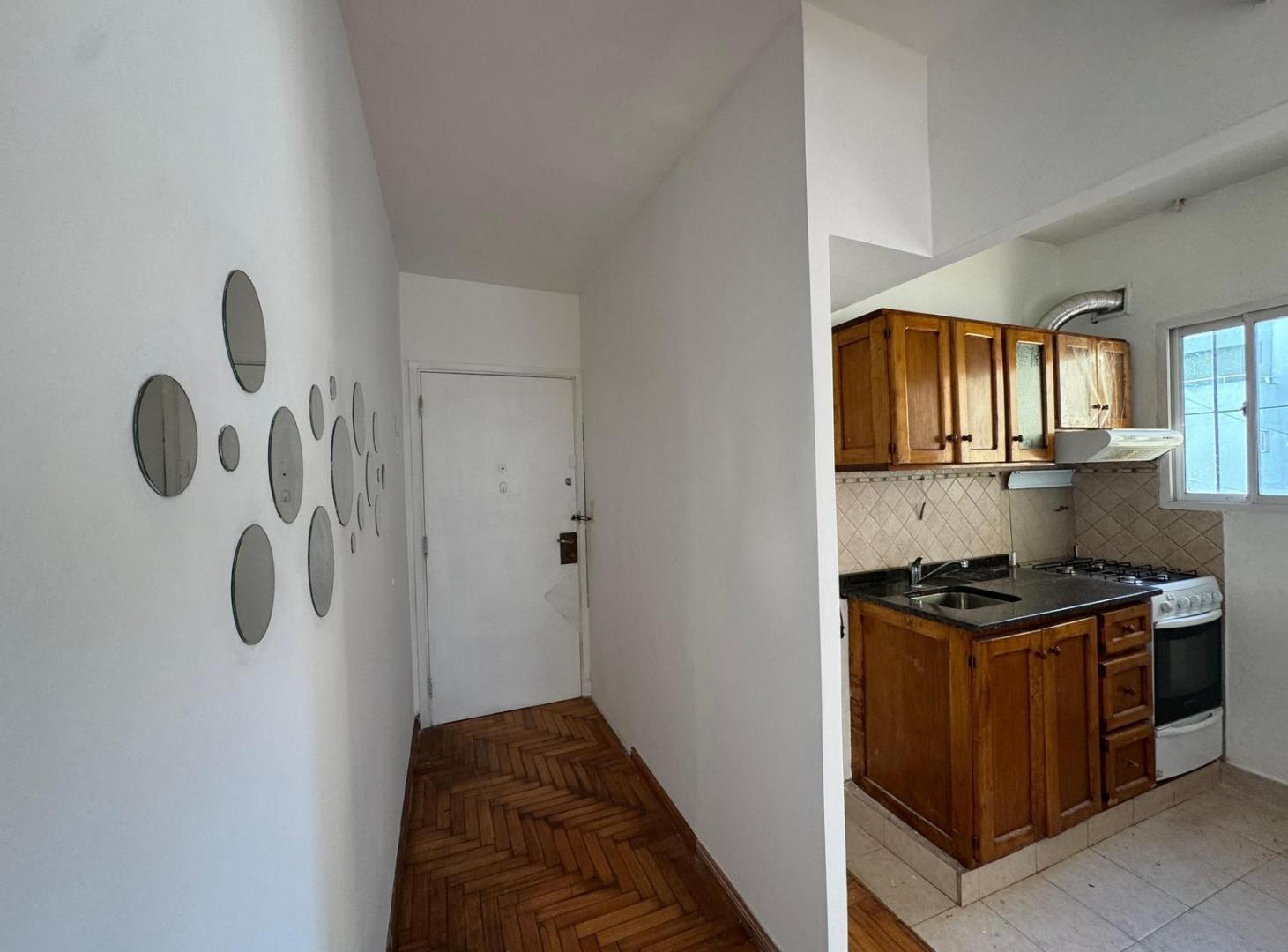 Foto de DEPARTAMENTO DE 2 AMBIENTES CON TERRAZA PROPIA. MONSERRAT, imagen 3