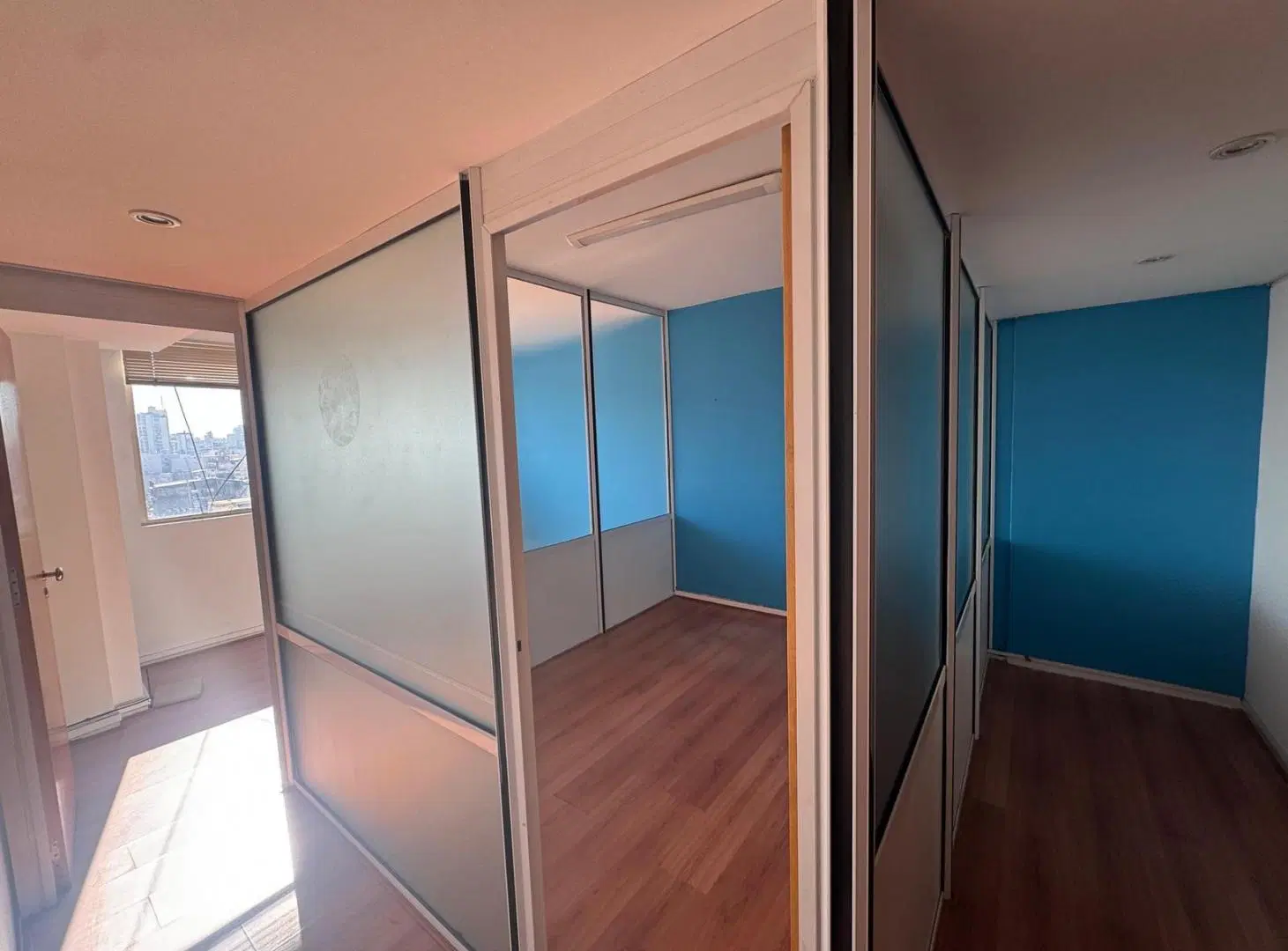 OFICINA DE 40 M2 IMPECABLE ESTADO CONTRAFERNTE VISTA ABIERTA BALVANERA 5