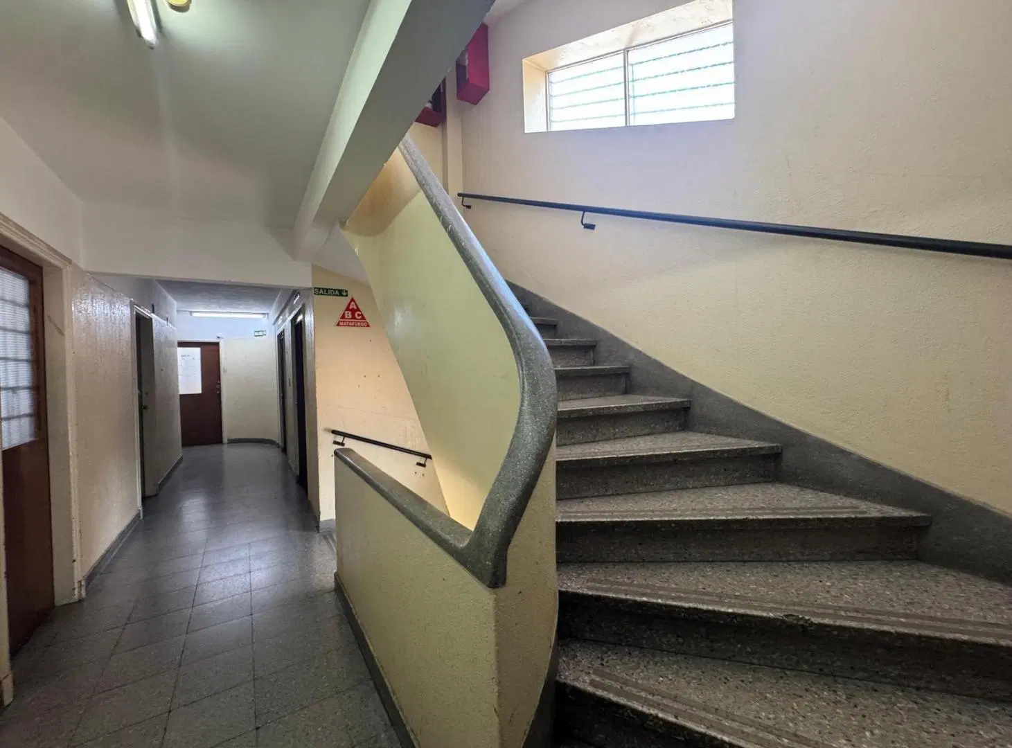 OFICINA DE 40 M2 IMPECABLE ESTADO CONTRAFERNTE VISTA ABIERTA BALVANERA 2