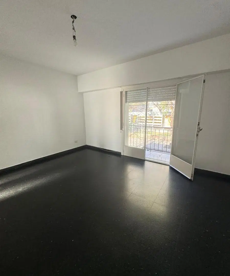 PH 3 ambientes frente balcon. Escalera. Villa Pueyrredon 8