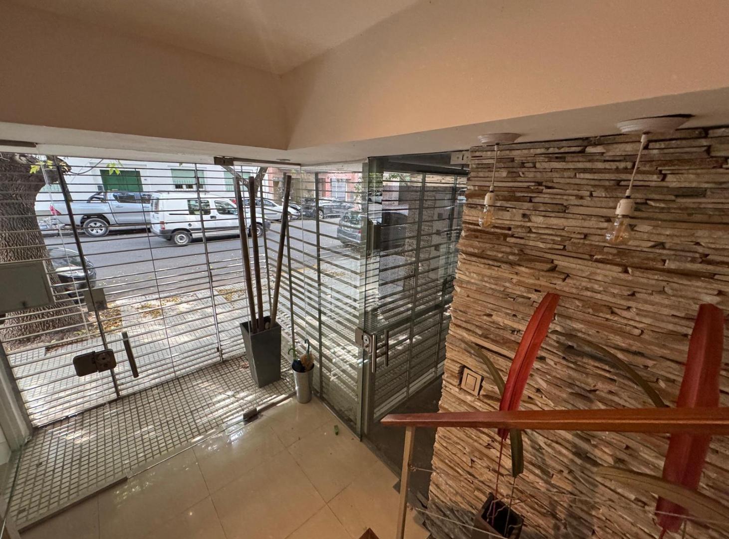 Foto de DEPARTAMENTO 4 AMBIENTES. COCHERA. TERRAZA EXCLUSIVA. PARRILLA PILETA, imagen 4
