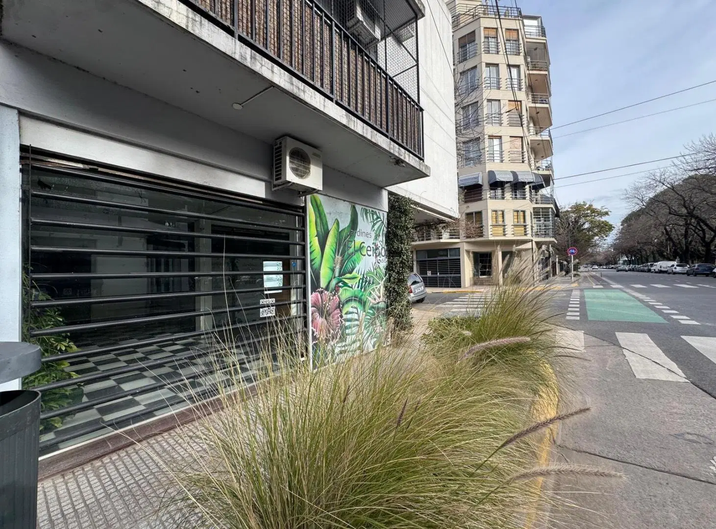 LOCAL COMERCIAL EN ESQUINA 73 m2 frente. S/Monroe a mts Av. F. Alcorta. Belgrano. 2