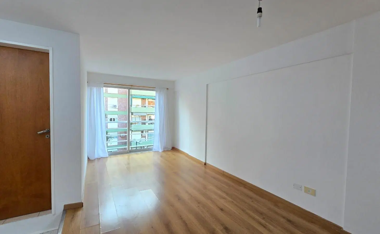 DEPARTAMENTO DUPLEX CON TERRAZA FRENTE BALCON.COGHLAN 3