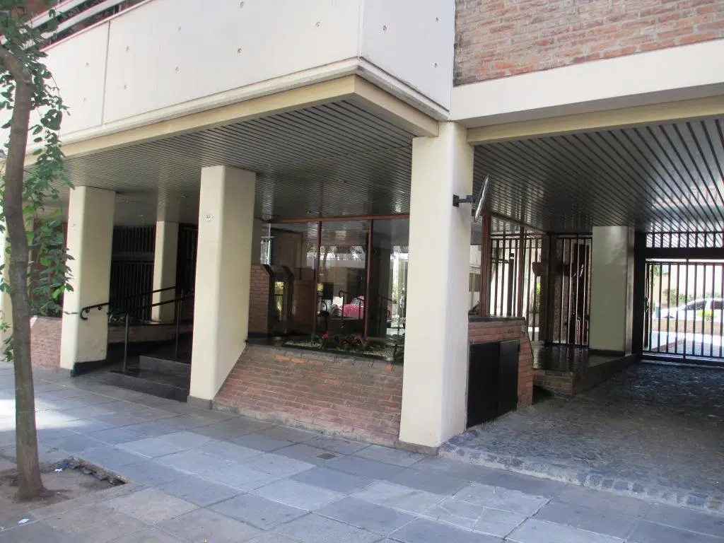 Departamento de 3 ambientes. Balcón . Cochera. Belgrano 4
